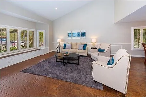 4 bed, 2.5 bath, 2450 sqft, $6,250 — Photo 4