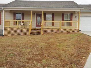 102 Bertha Ln, Jacksboro, TN 37757