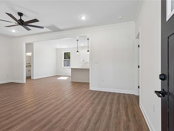 3rd image of 256 Edgar Ln