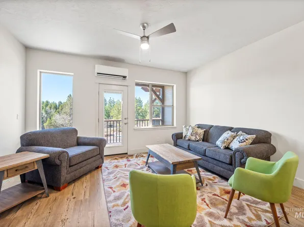 202 Broken Pine Ln, McCall, ID 83638