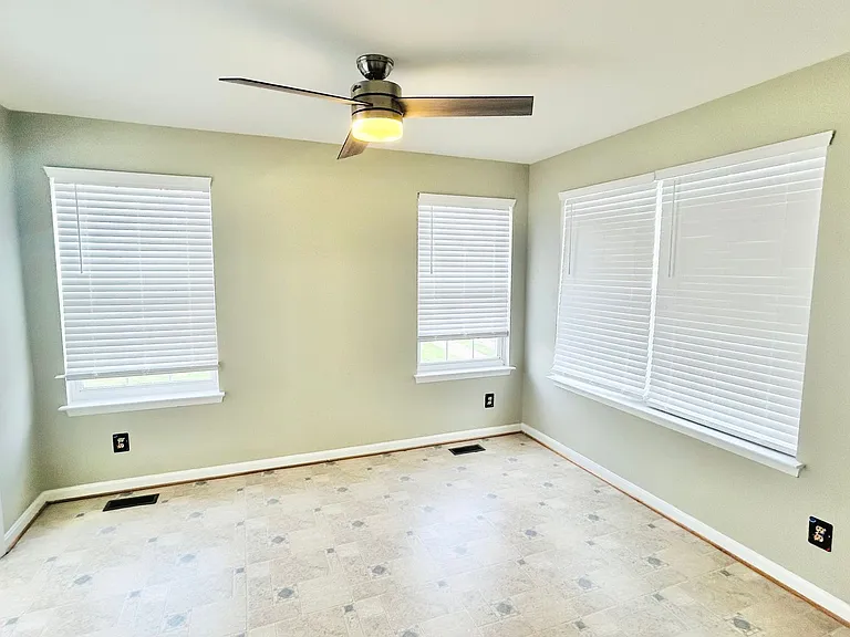 11318 Wytheville Ln — Photo 16