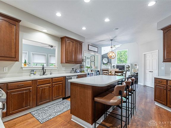 3rd image of 1244 Oakleaf Dr