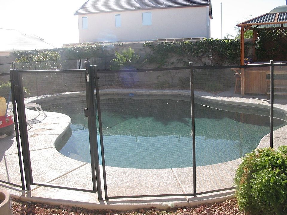 pool/spa w/fence and gazebo