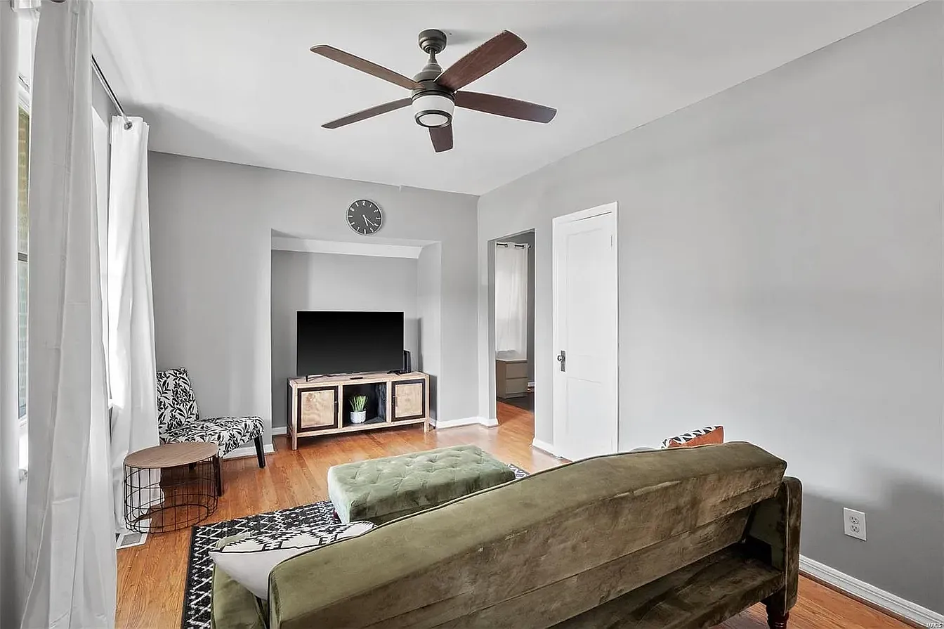 2 bed, $1,600 — Photo 3