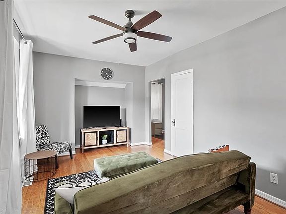 3rd image of 3636 McRee Ave #3636