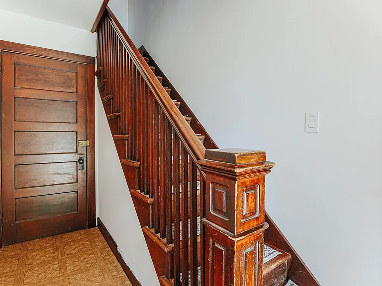 860 Elizabeth Ln — Photo 7