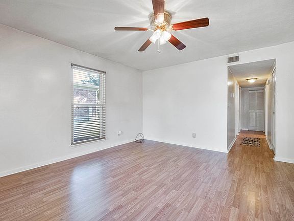 3rd image of 3009 Groveview Ct