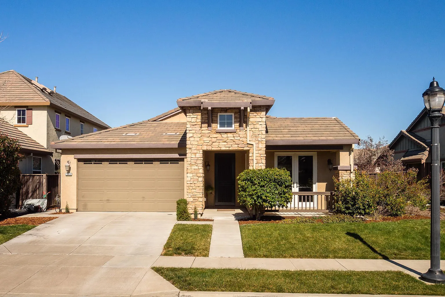 2383 Mack Pl photo 1