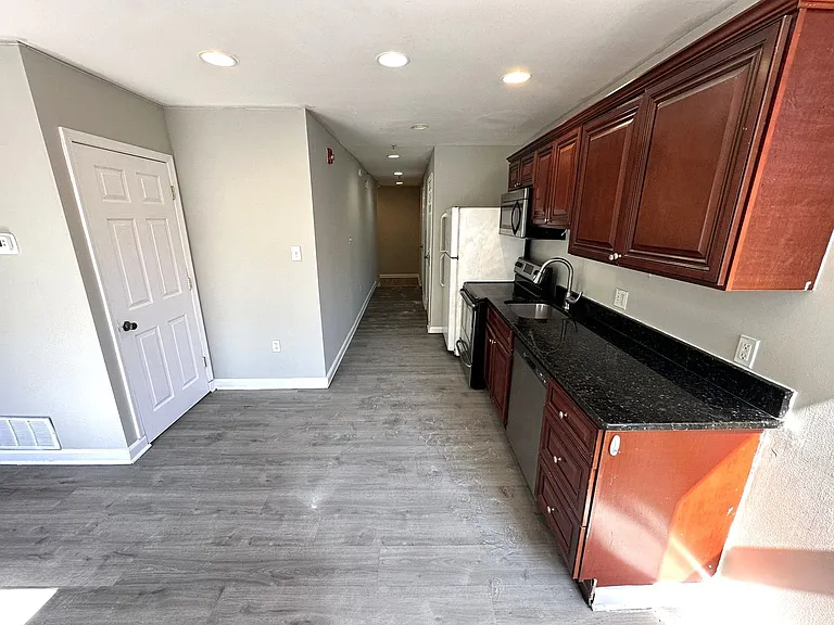 18th St N 2144 — Photo 30