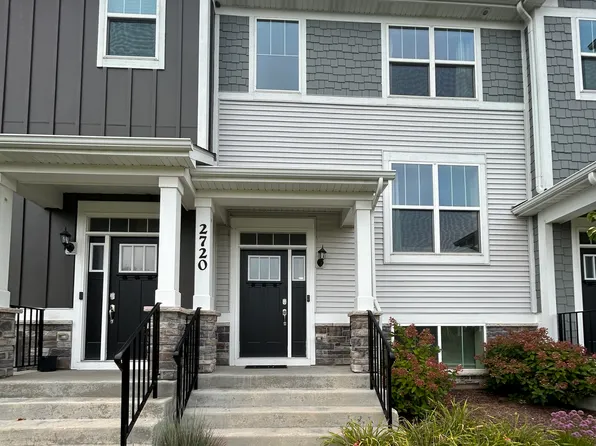 2720 Fieldcrest Dr, Mundelein, IL 60060