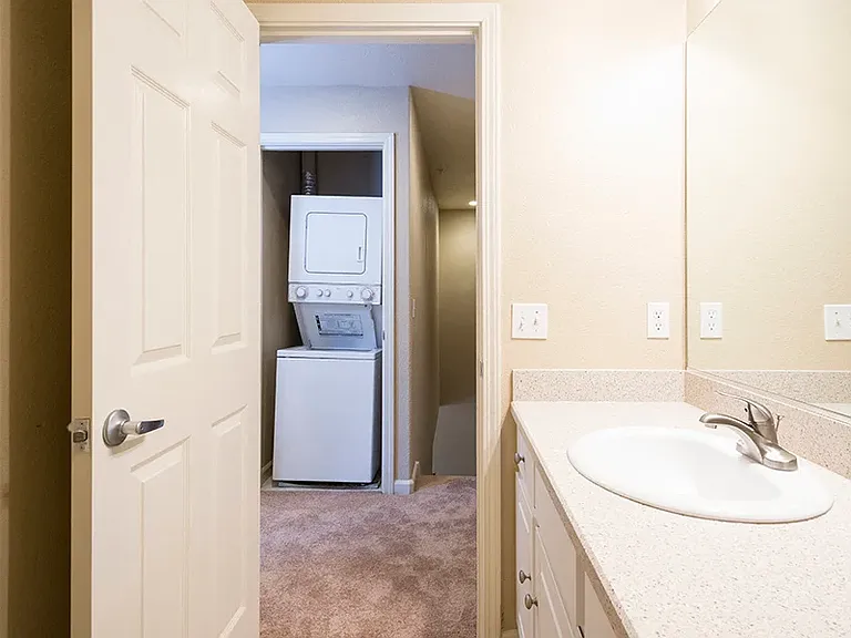 Lincoln Gardens Apartments — Photo 9