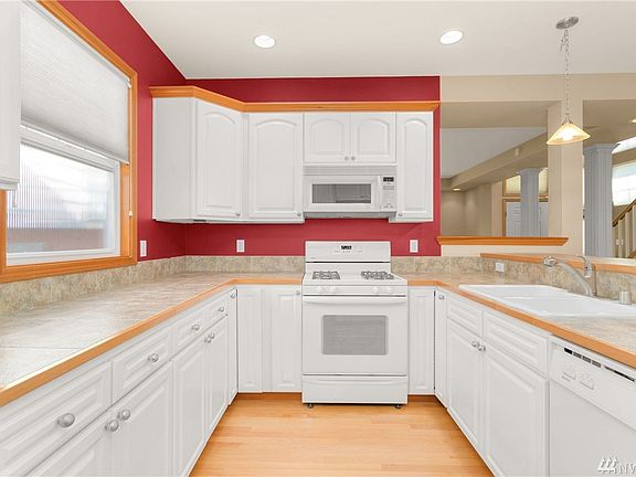 3rd image of 10547 Evanston Ave N