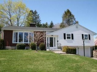 16 Robin Rd, Lynnfield, MA 01940