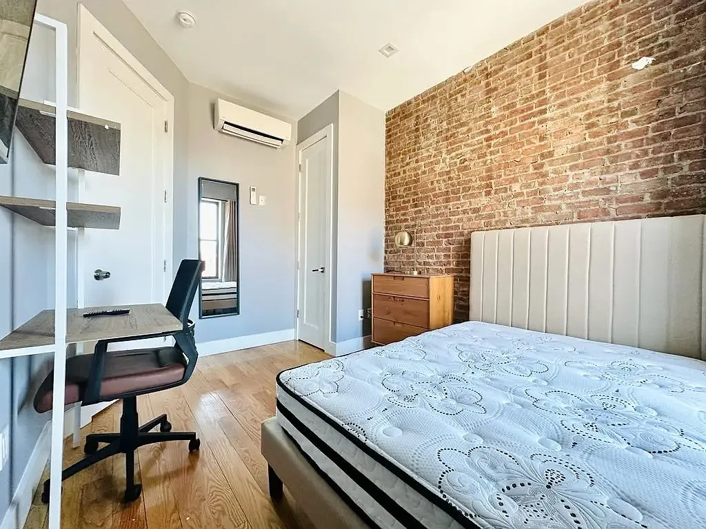 4 bed, 6.0 bath, 1100 sqft, $1,350 — Photo 3