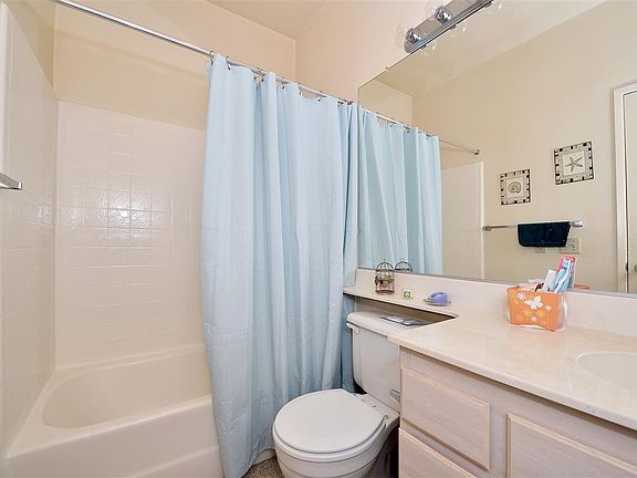 5th image of 510 Camino De La Reina Unit 233