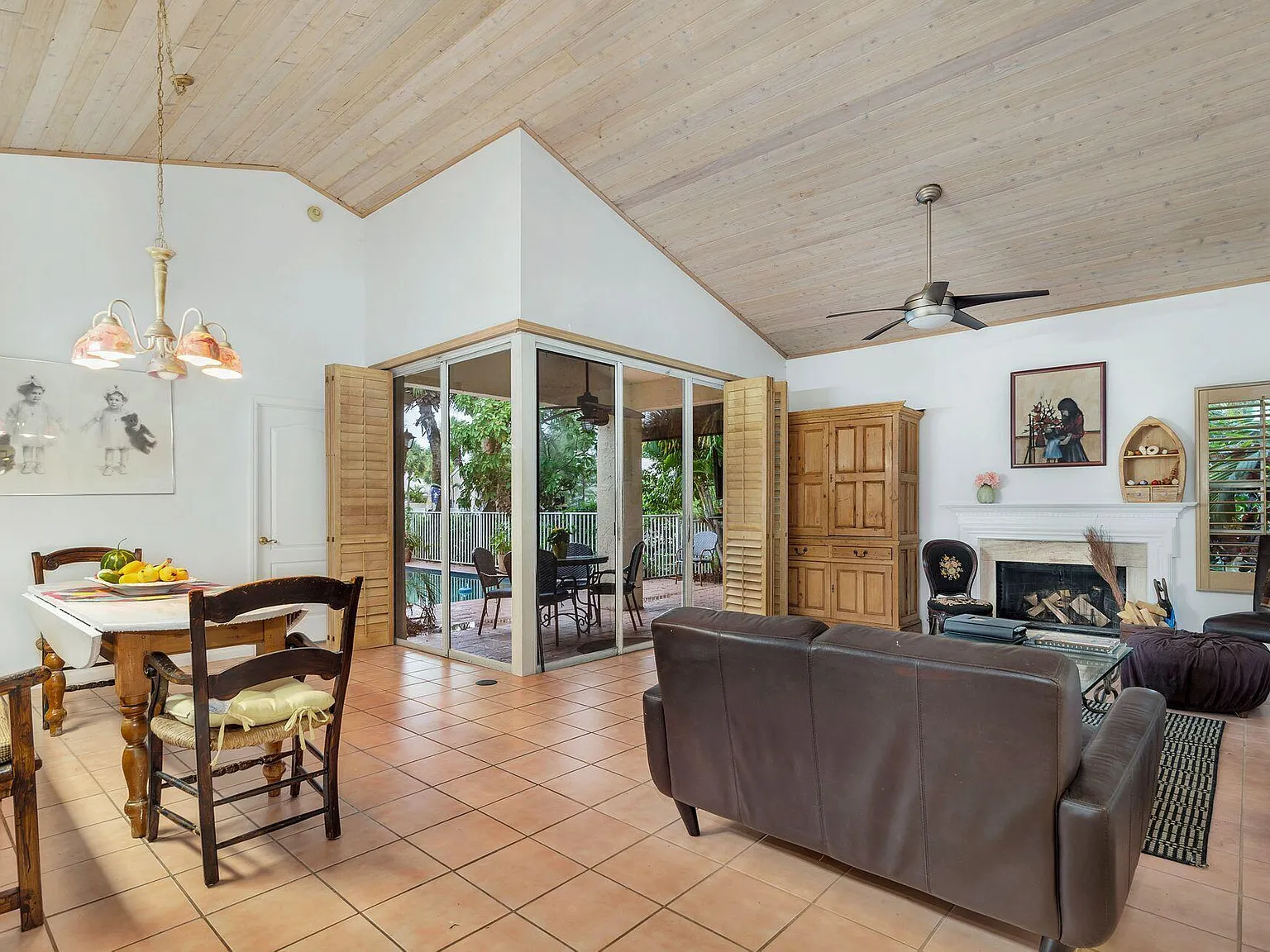 3 bed, 2.0 bath, 1471 sqft, $5,000 — Photo 3