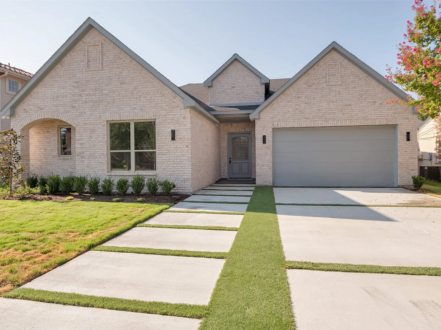 4 bed, 3.5 bath, 2300 sqft, $4,500 — Photo 1