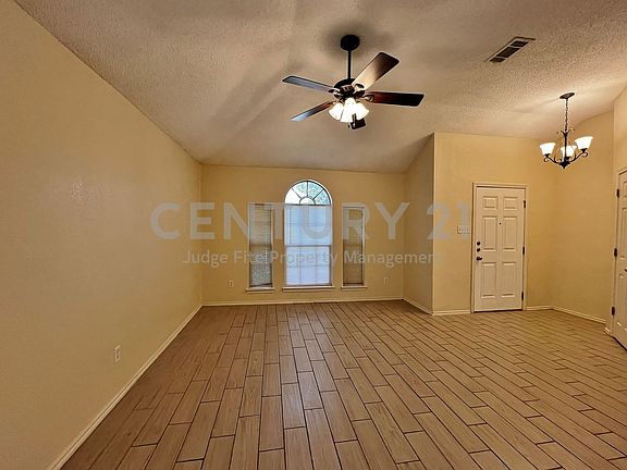 3rd image of 609 Blueberry Hill Ln