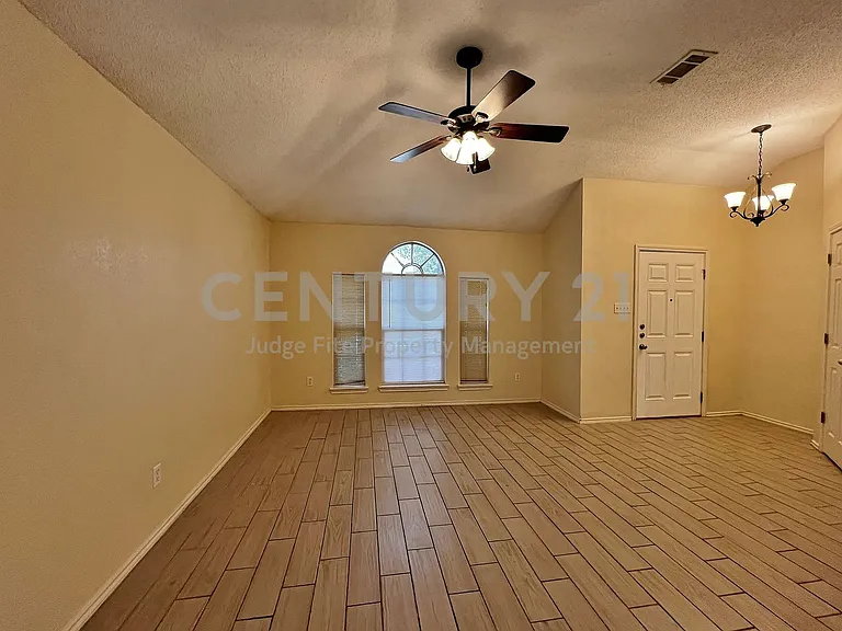609 Blueberry Hill Ln — Photo 3