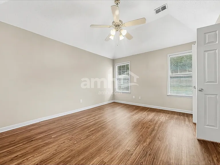 7072 Parkbrook Ln — Photo 9