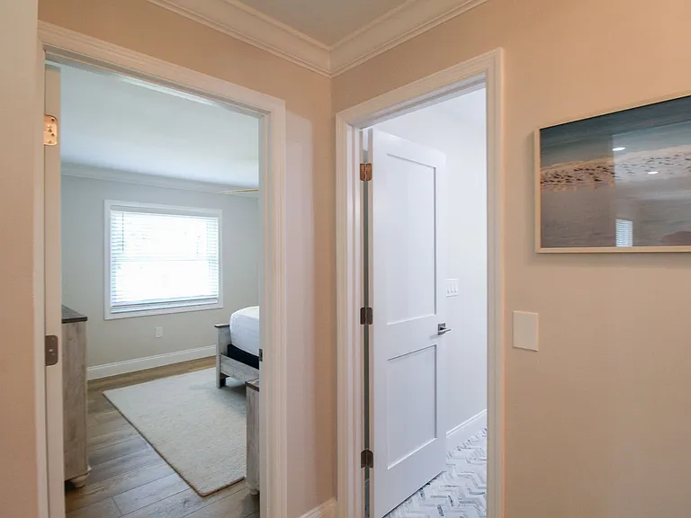 691 Russell St — Photo 7