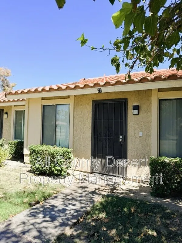 2 bed, 1.0 bath, 704 sqft, $1,950 — Photo 1