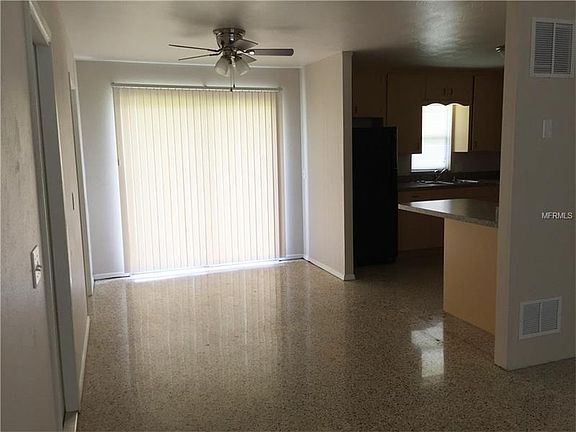 4th image of 39214 Park Dr