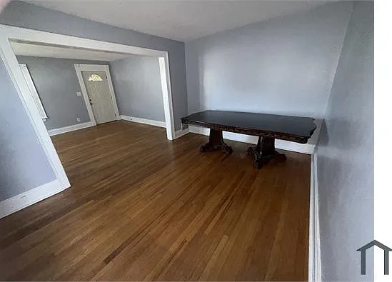 3 bed, 1099 sqft, $2,200 — Photo 3