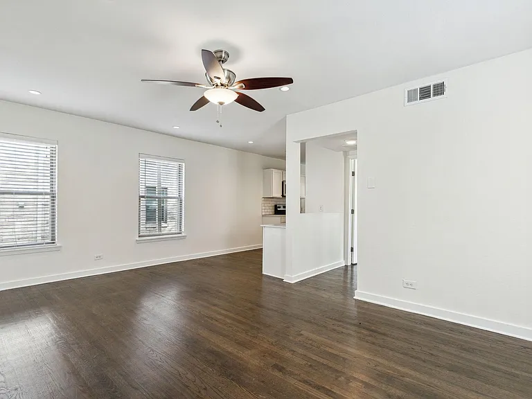Devonshire Apartments — Photo 8