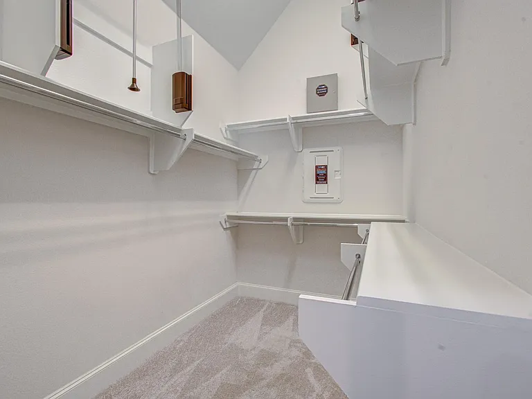 9532 London Bridge Sta — Photo 35