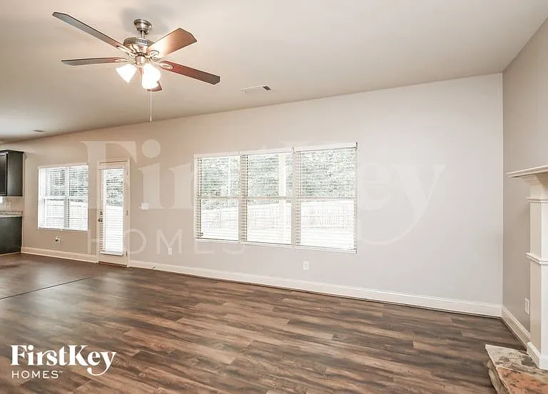 835 Sassafras Ln — Photo 5