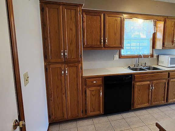 3rd image of 701 Darin Lane