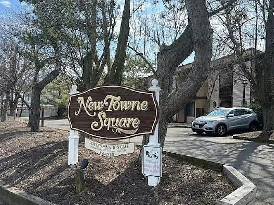 207 Newtowne Sq