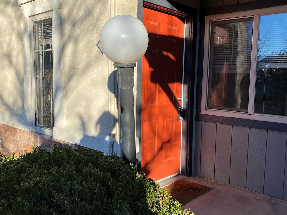 Front entry (lighted)
