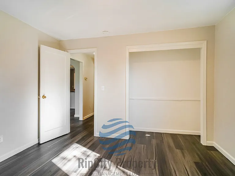 1307 Elm St — Photo 8