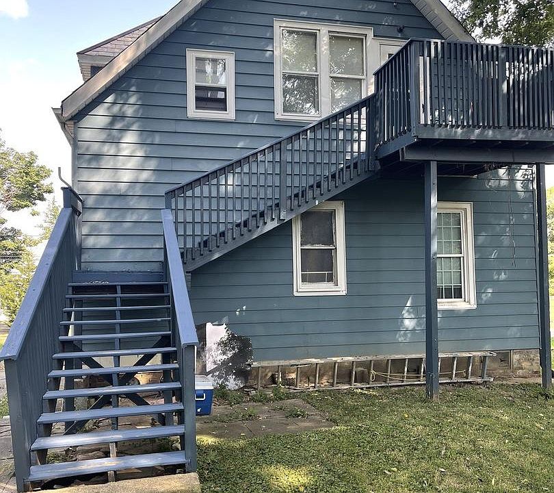2nd image of 1110 W Jackson St