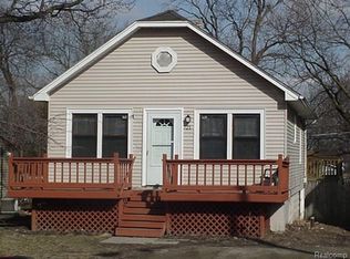 721 S Winding Dr, Waterford, MI