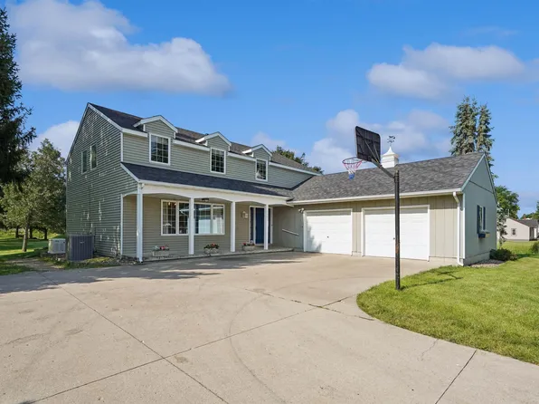1144 Hawley St, Jesup, IA 50648
