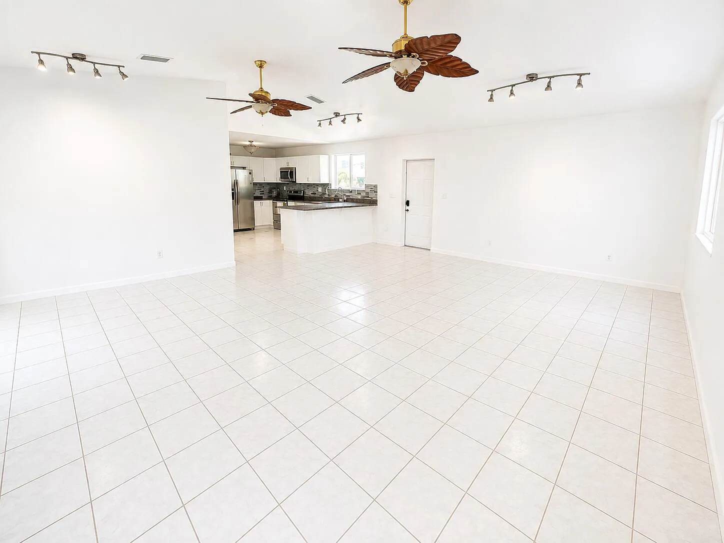 3 bed, 2.0 bath, 1525 sqft, $3,500 — Photo 3