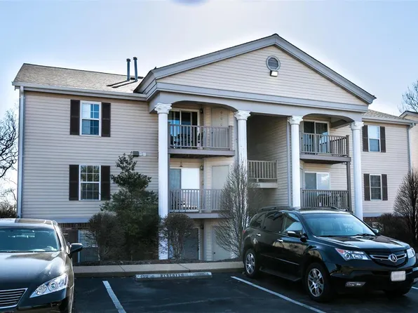 749 Ridgeside Dr APT F, Ballwin, MO 63021