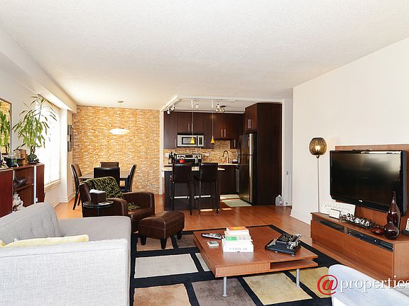 Kitchen / Living Room