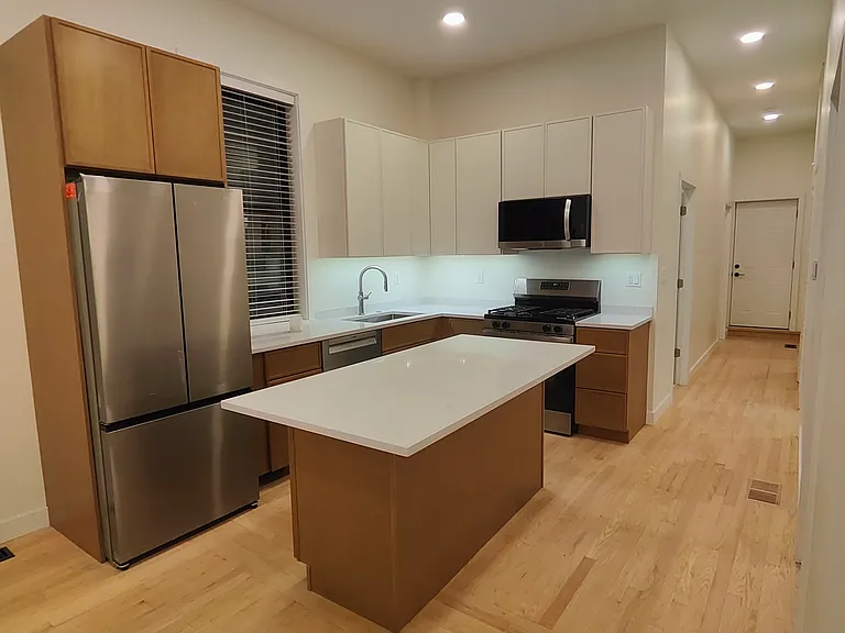 2132 W Potomac Ave #1 — Photo 2