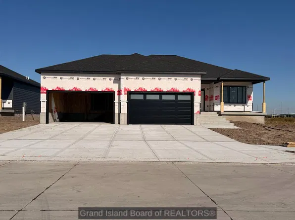 3738 Lilac Ln, Grand Island, NE 68803