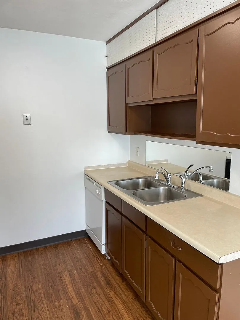 2832 Humboldt Ave S. — Photo 2