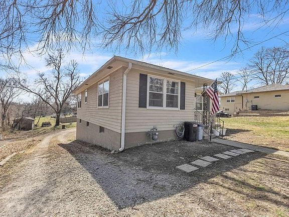 3rd image of 3114 Gene Field Rd