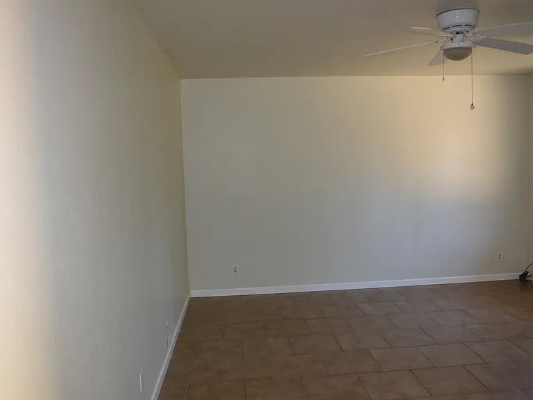 2704 W Whitendale Ave — Photo 3