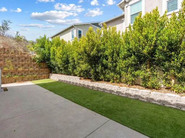 1515 Wingwood Ln, Vista, CA 92083