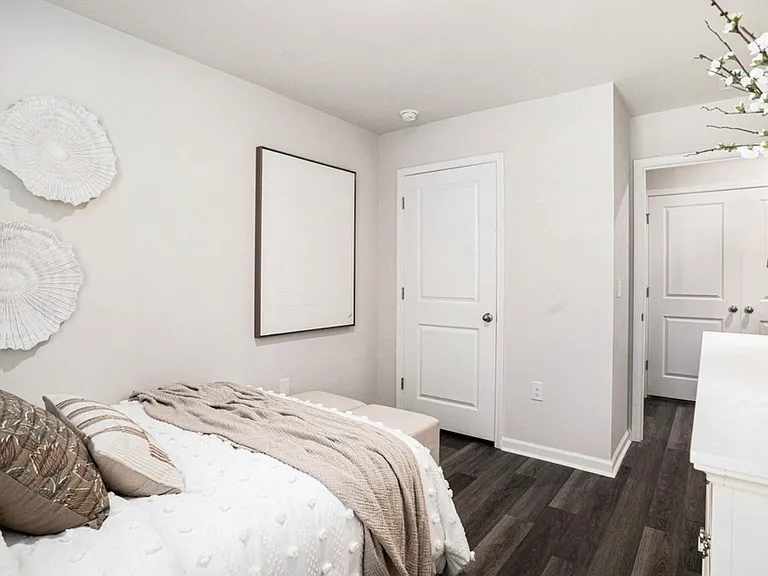 319 Honeystone St — Photo 18