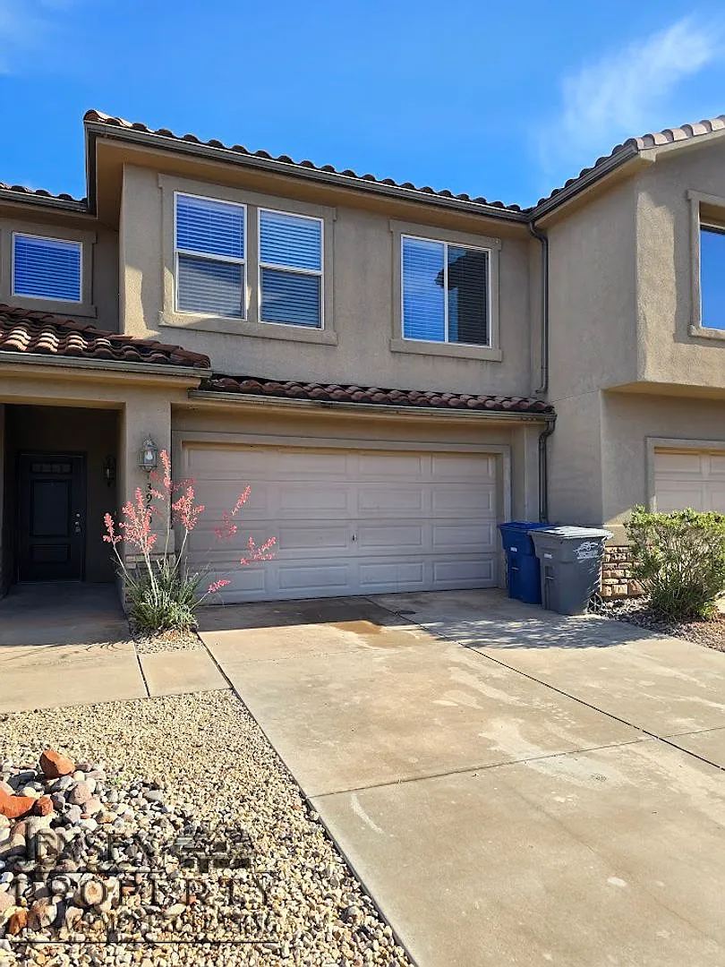 Building Photo - 3950 Bella Vista Dr