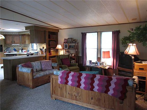 3rd image of 153 Holiday Ct